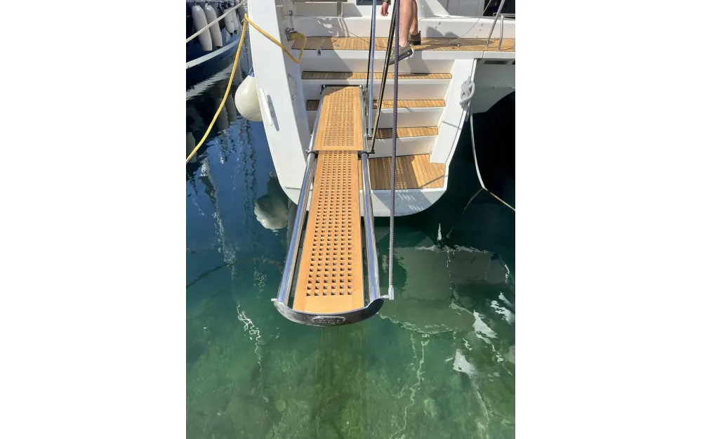 slider 10 Lagoon  52 F