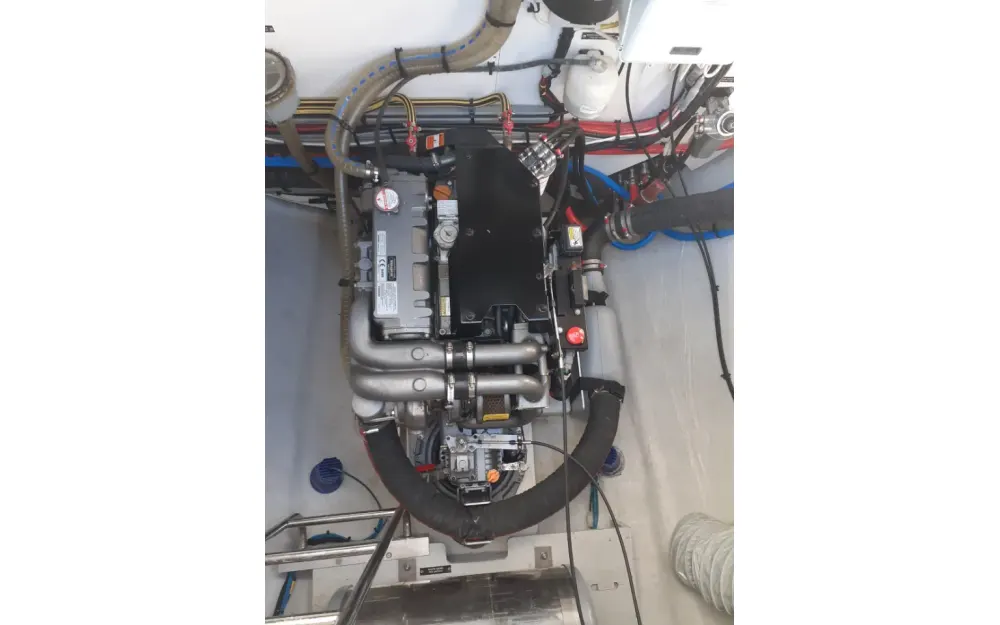slider 33 Lagoon  52 F