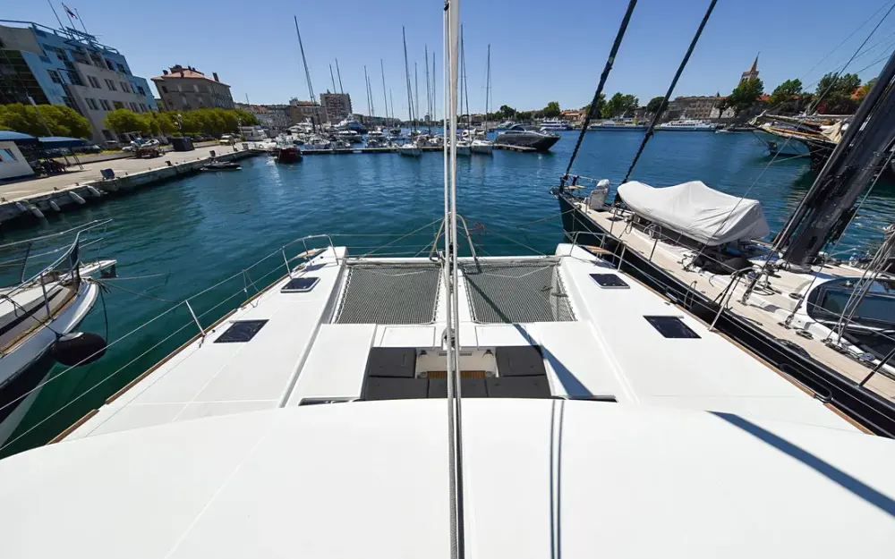 slider 6 Lagoon  52 F