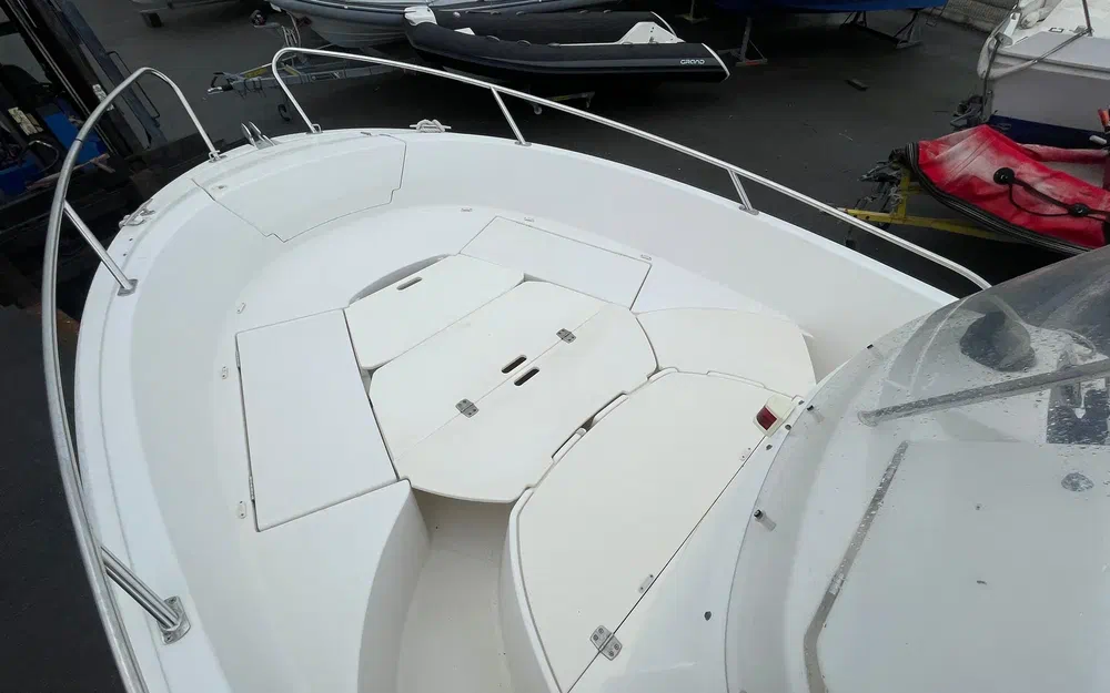 slider 6 Jeanneau Cap Camarat 635