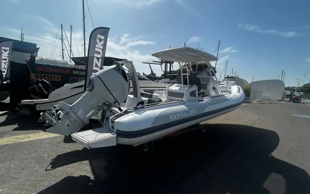 slider 0 Gala Boats V8