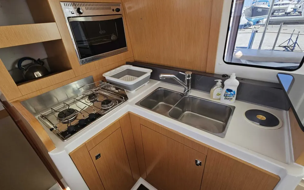 slider 11 Fountaine Pajot Mahe 36 Evolution
