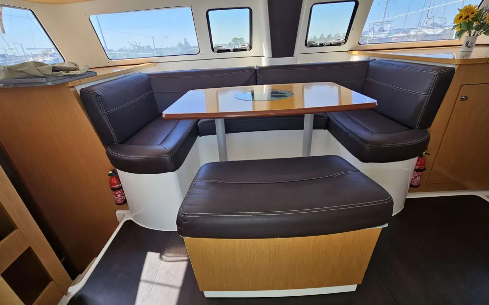 slider 1 Fountaine Pajot Mahe 36 Evolution