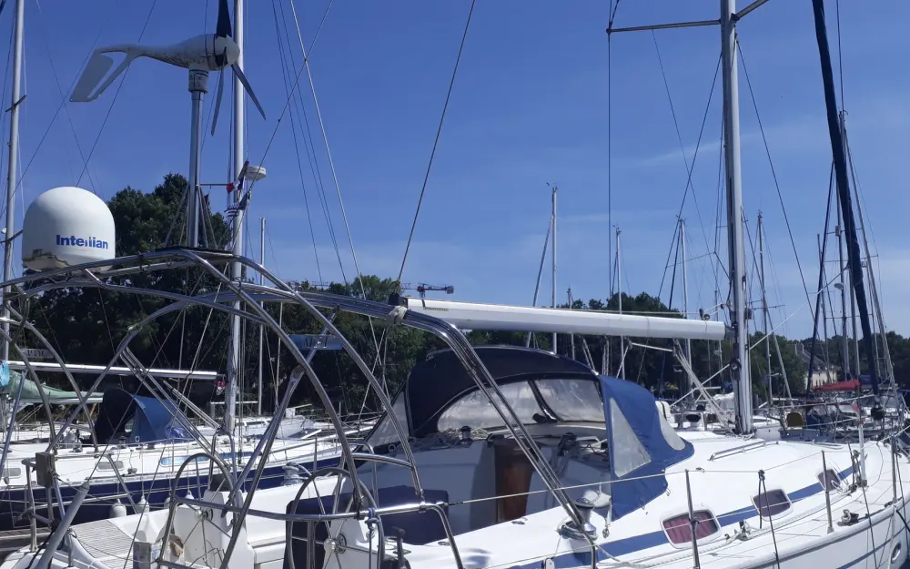 slider 2 Bavaria 42 cruiser