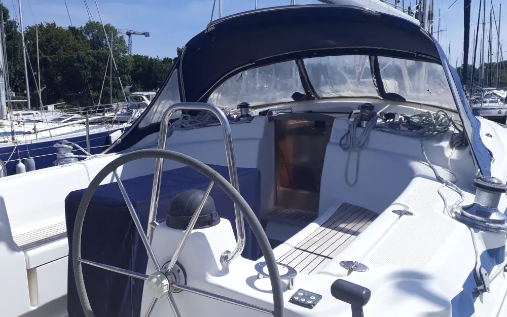 slider 3 Bavaria 42 cruiser