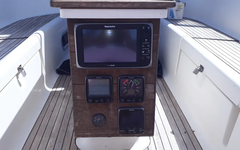 slider 5 Bavaria 42 cruiser