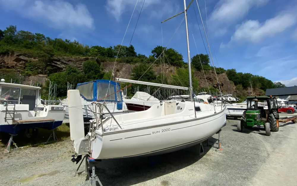 slider 7 Jeanneau Sun 2000