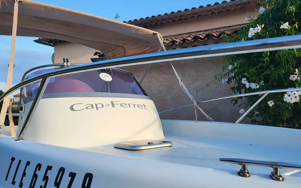 slider 3 B2 Marine Cap Ferret 500 Cabin