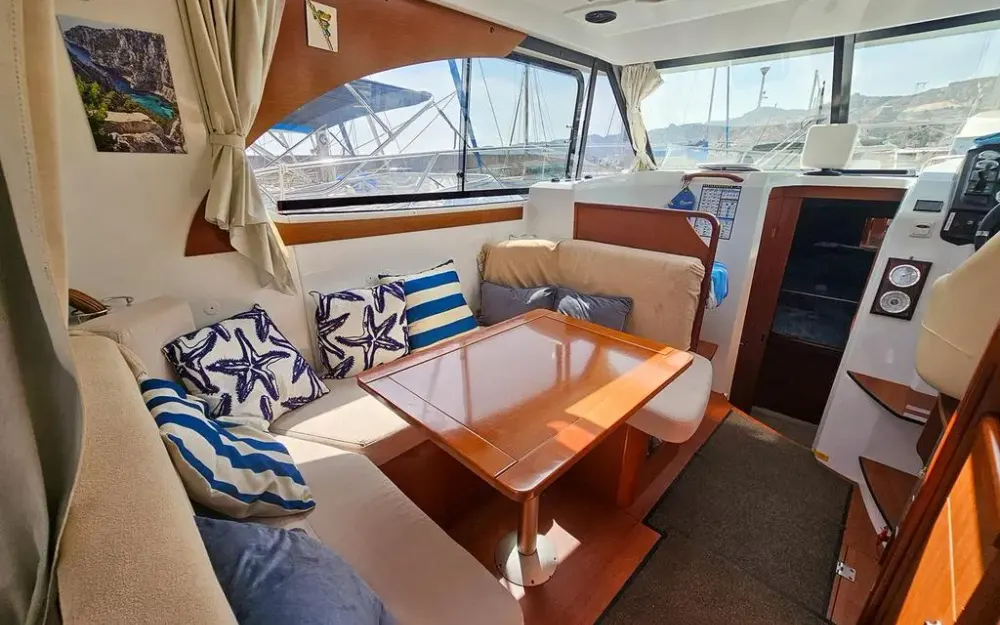 slider 11 Beneteau Antares 30