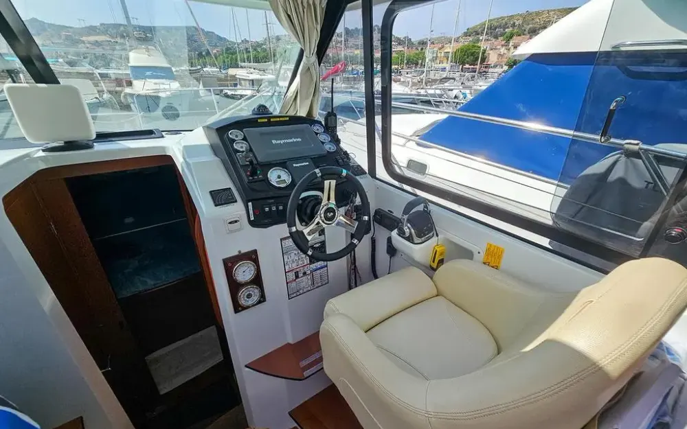 slider 15 Beneteau Antares 30