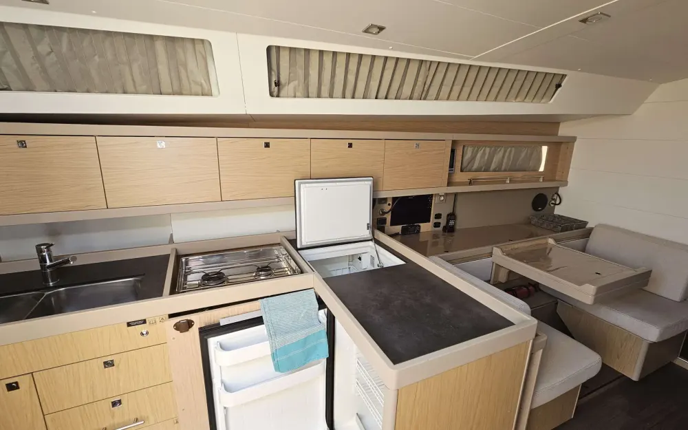 slider 10 Beneteau Oceanis 45