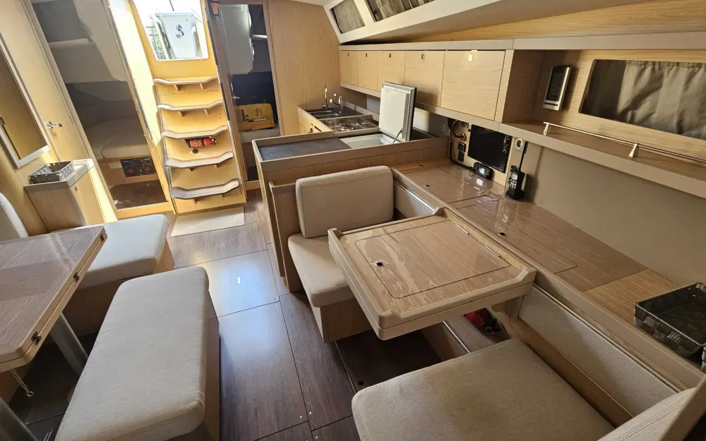 slider 3 Beneteau Oceanis 45