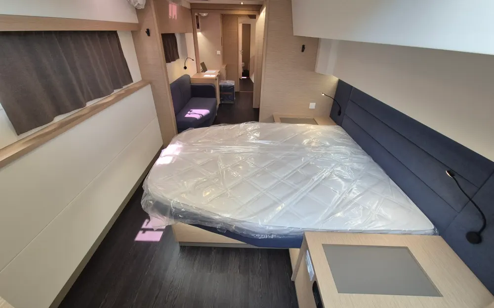 slider 10 Fountaine Pajot Aura 51