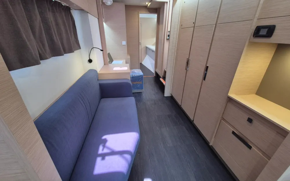 slider 12 Fountaine Pajot Aura 51