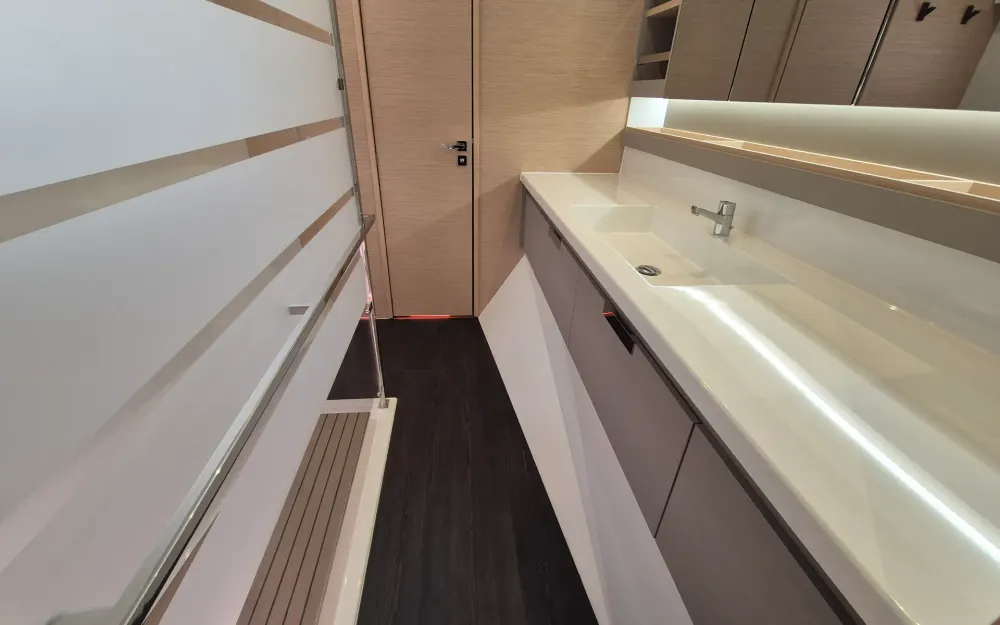 slider 14 Fountaine Pajot Aura 51
