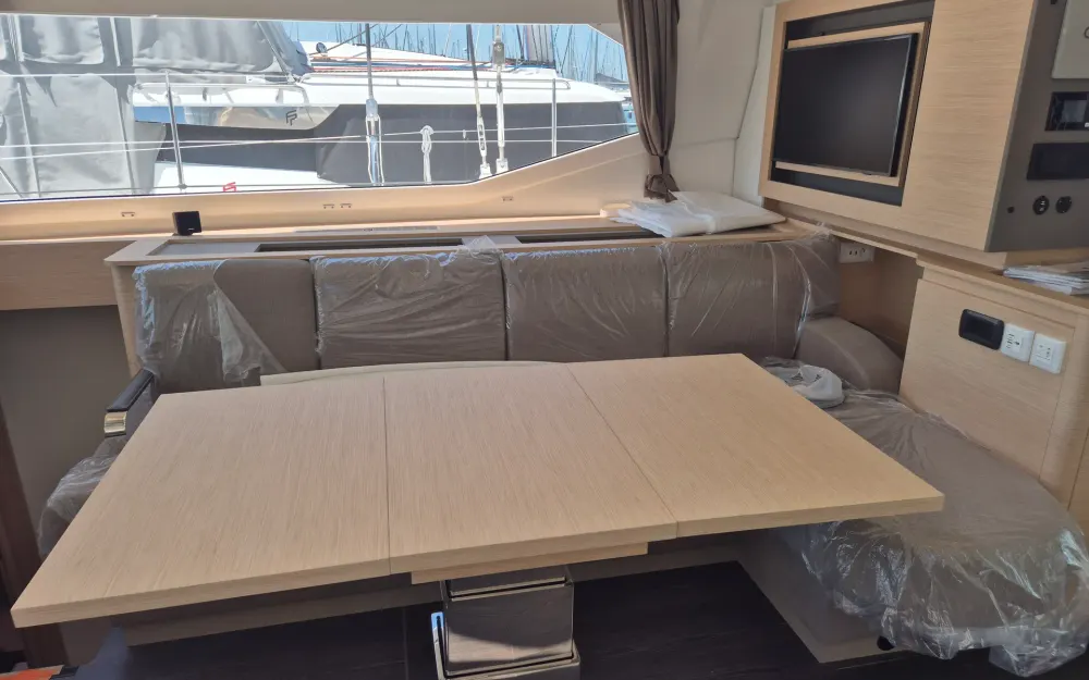slider 17 Fountaine Pajot Aura 51
