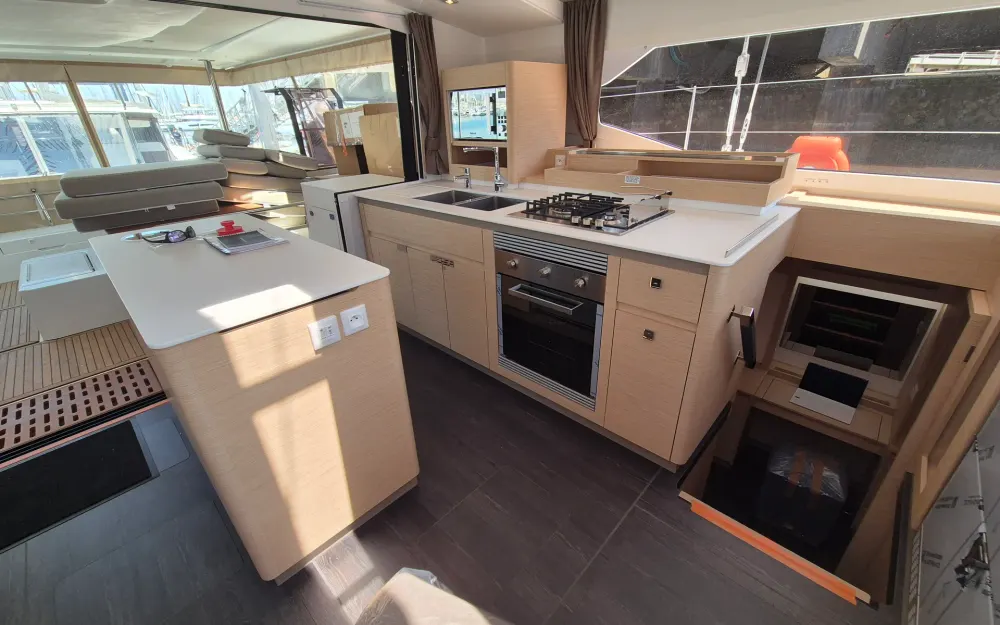 slider 19 Fountaine Pajot Aura 51