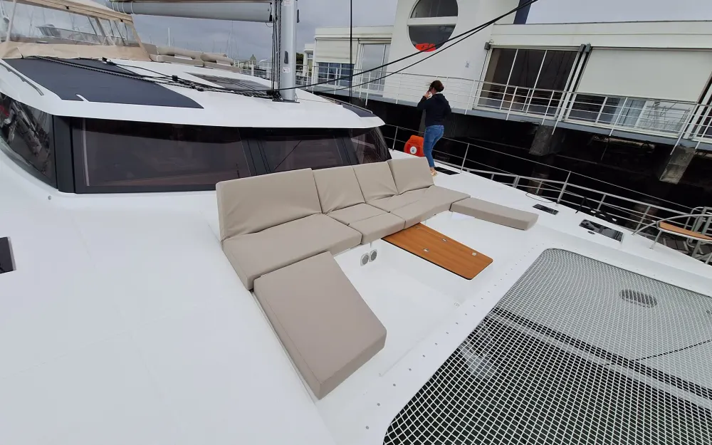 slider 1 Fountaine Pajot Aura 51
