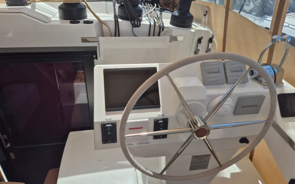 slider 22 Fountaine Pajot Aura 51