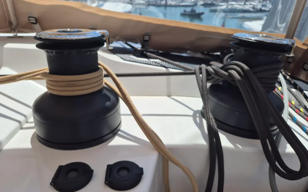 slider 24 Fountaine Pajot Aura 51