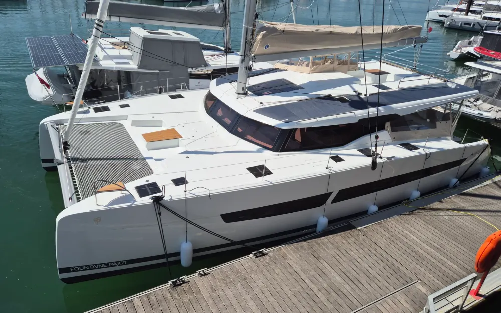 slider 28 Fountaine Pajot Aura 51