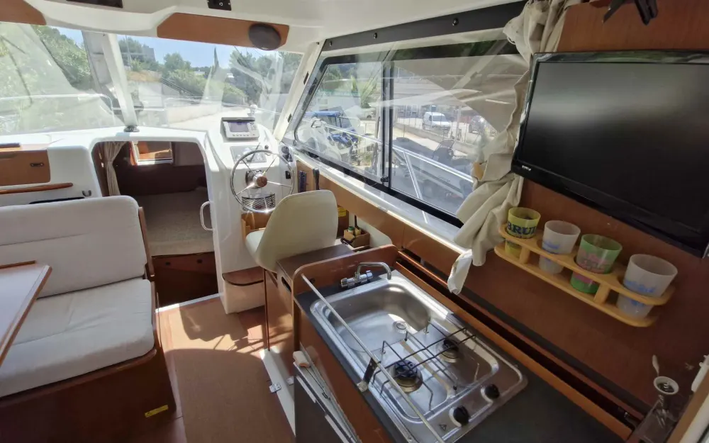 slider 1 Beneteau Antares 8 S