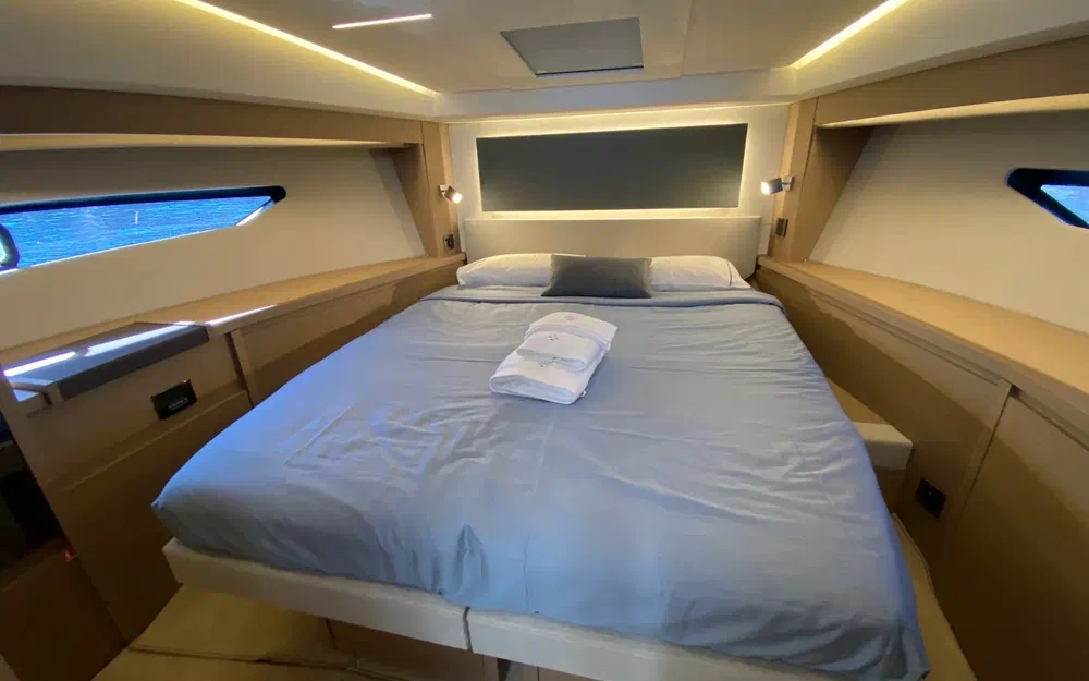 slider 9 Prestige Yachts 520 Fly