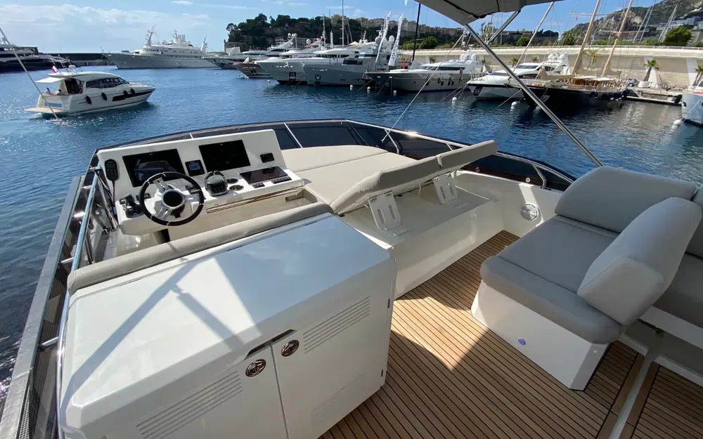 slider 11 Jeanneau Prestige 520 Fly