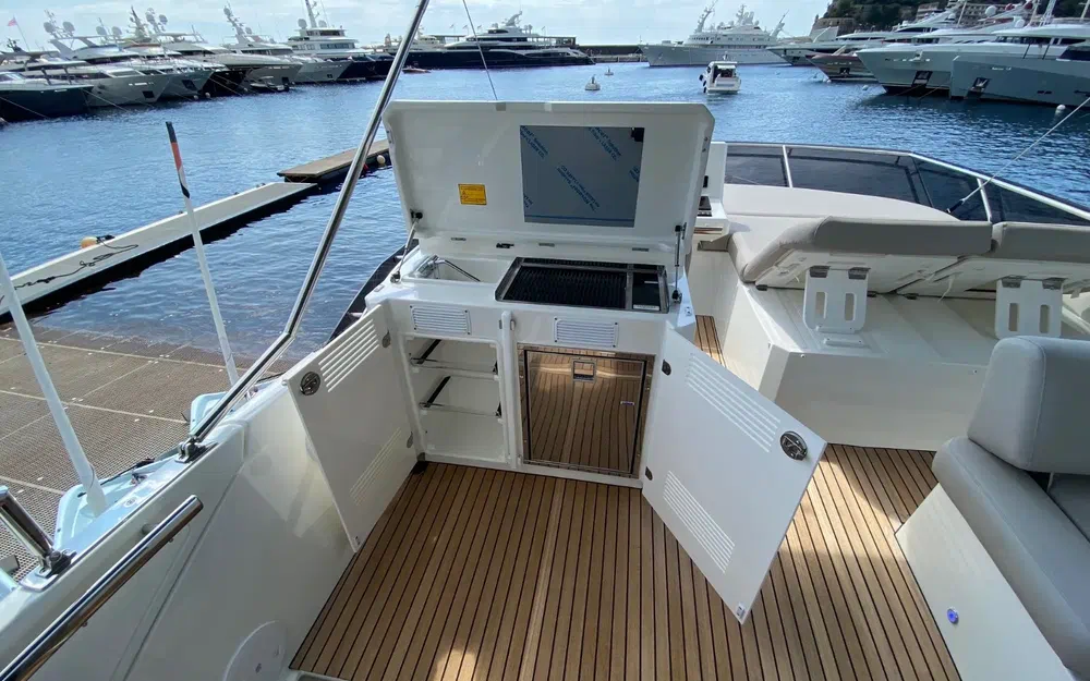 slider 12 Prestige Yachts 520 Fly
