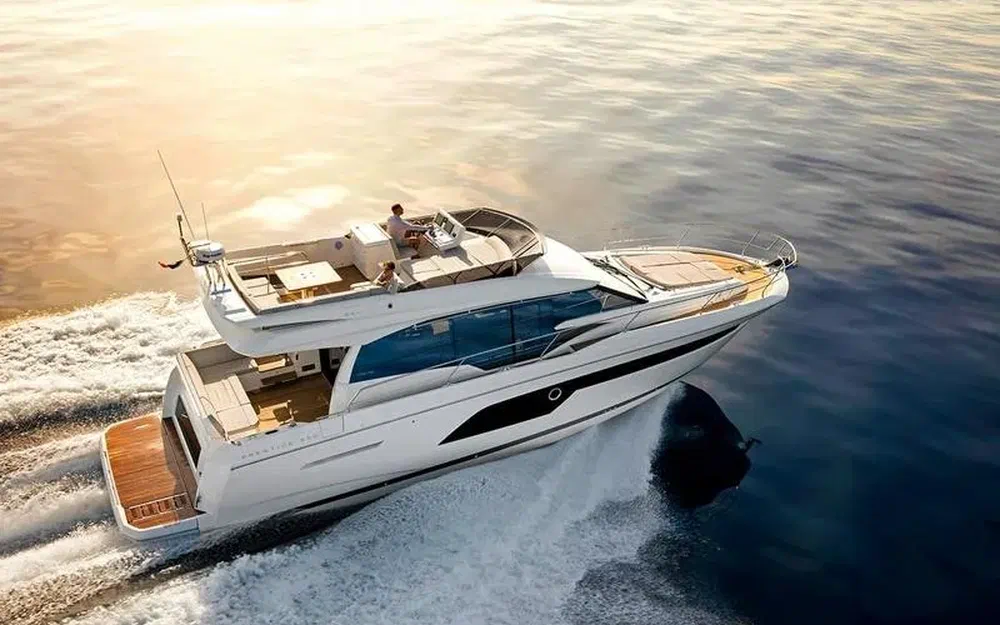 slider 0 Prestige Yachts 520 Fly