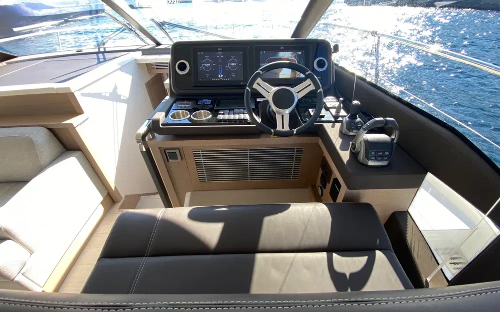 slider 6 Jeanneau Prestige 520 Fly