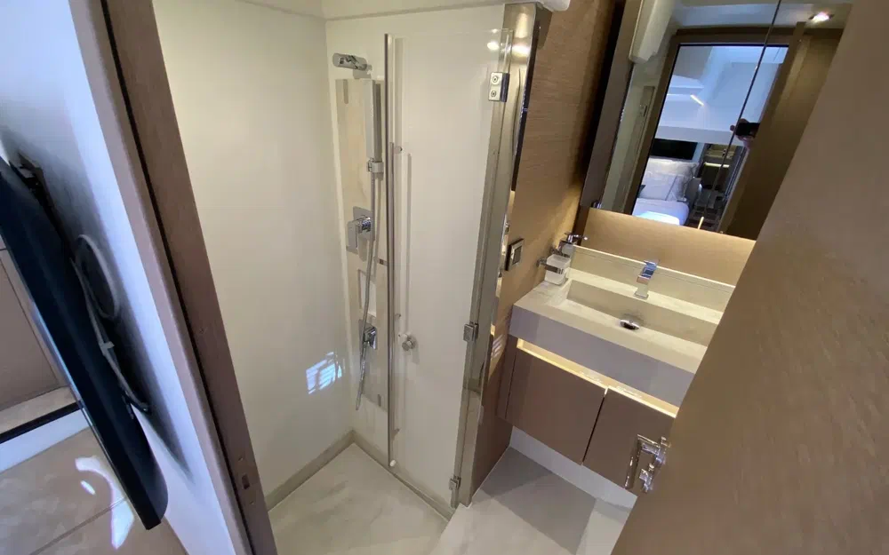 slider 8 Prestige Yachts 520 Fly