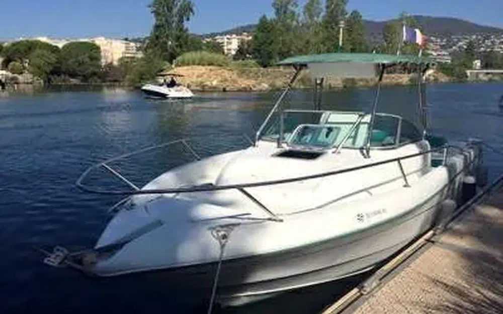 slider 1 Jeanneau Cap Camarat 725