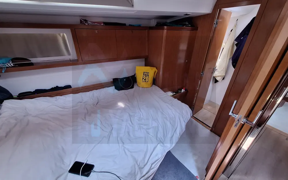 slider 12 Beneteau Sense 55