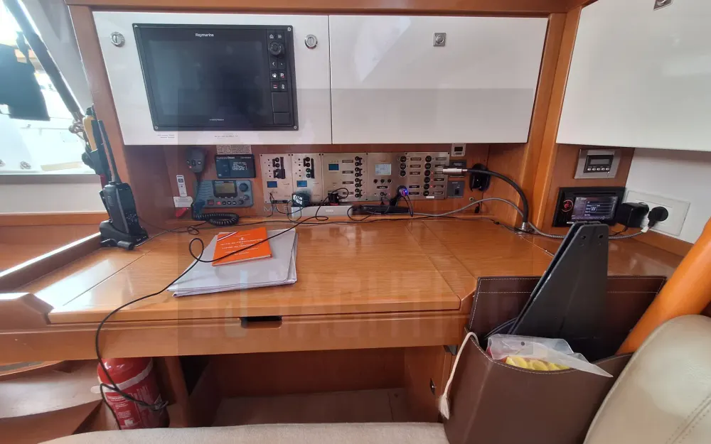 slider 8 Beneteau Sense 55