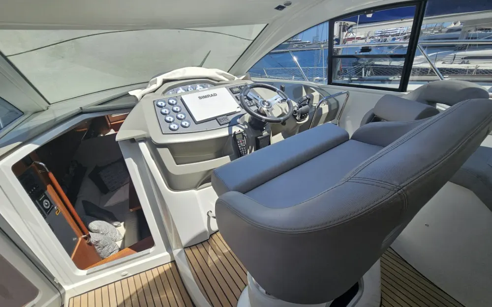 slider 9 Beneteau Flyer Gran Turismo 38