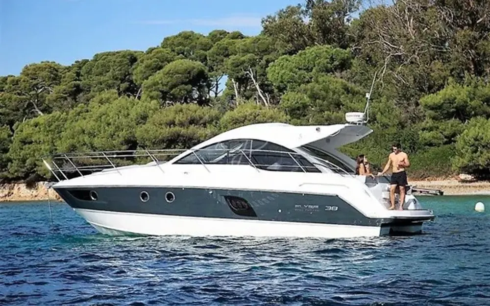 slider 0 Beneteau Flyer Gran Turismo 38
