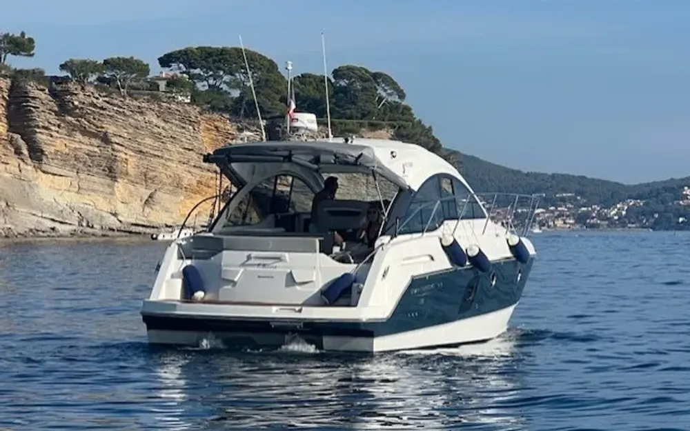 slider 1 Beneteau Flyer Gran Turismo 38