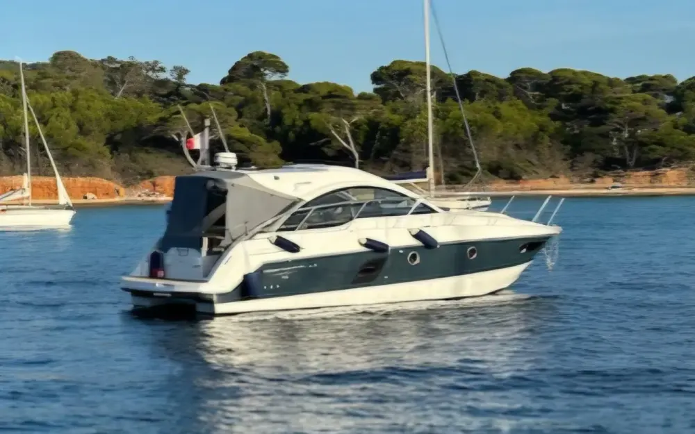 slider 2 Beneteau Flyer Gran Turismo 38