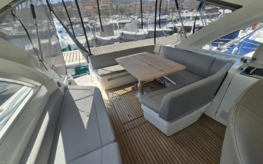 slider 4 Beneteau Flyer Gran Turismo 38