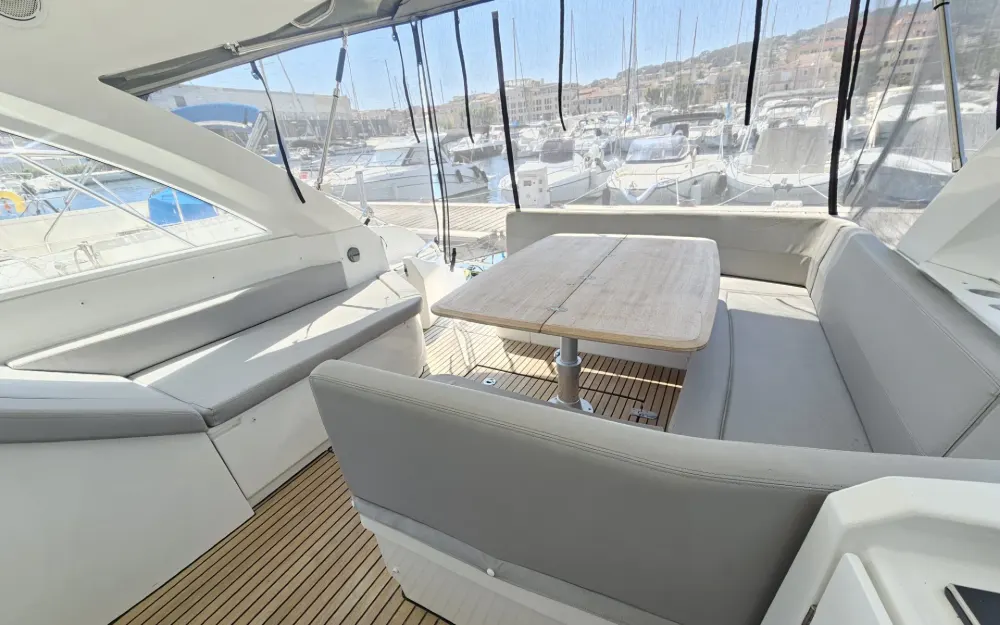slider 5 Beneteau Flyer Gran Turismo 38