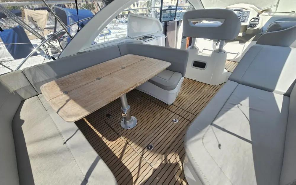 slider 6 Beneteau Flyer Gran Turismo 38