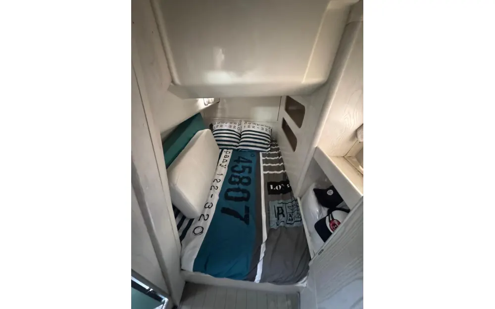 slider 3 Beneteau Flyer 10