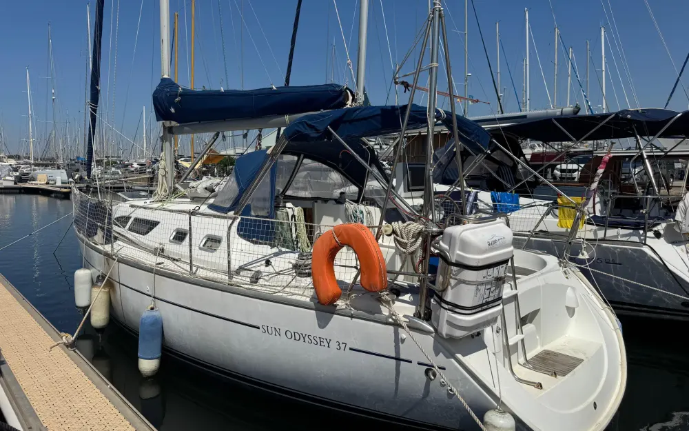 slider 1 Jeanneau Sun Odyssey 37