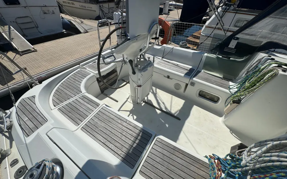 slider 23 Jeanneau Sun Odyssey 37