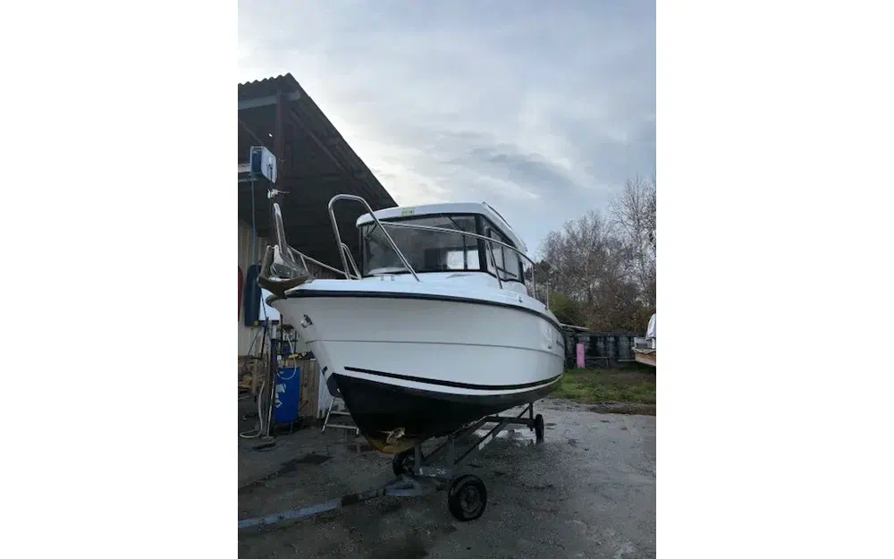 slider 4 Parker 660 Pilothouse