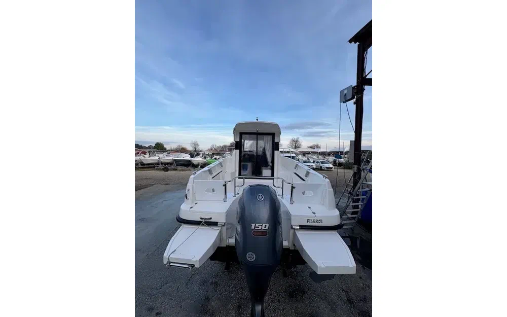 slider 6 Parker 660 Pilothouse