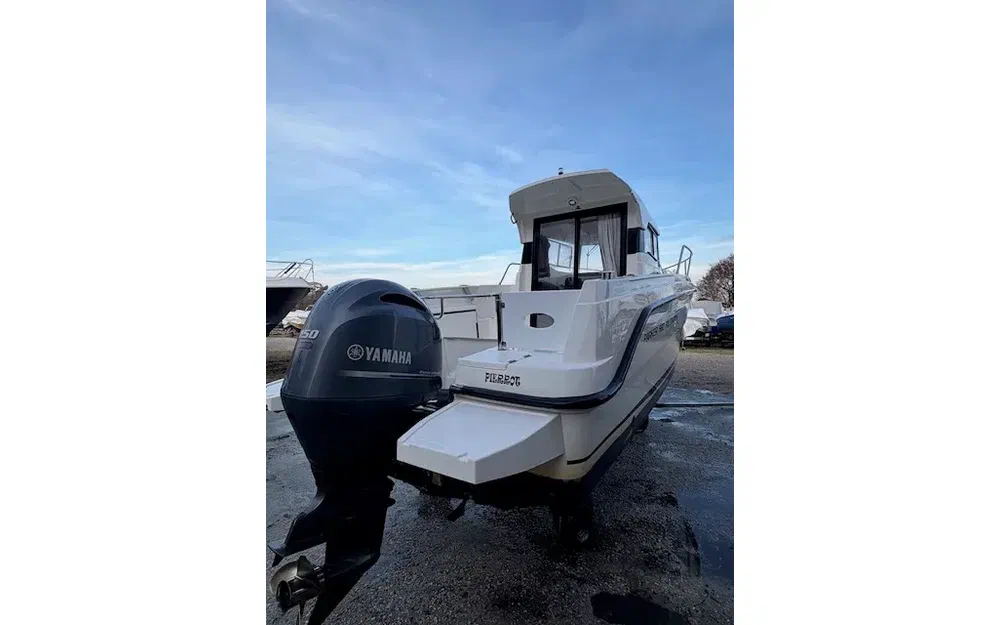 slider 7 Parker 660 Pilothouse