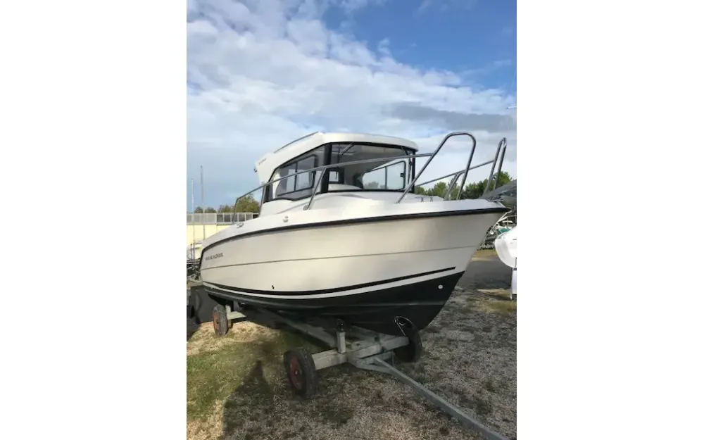 slider 1 Parker  660 Pilothouse