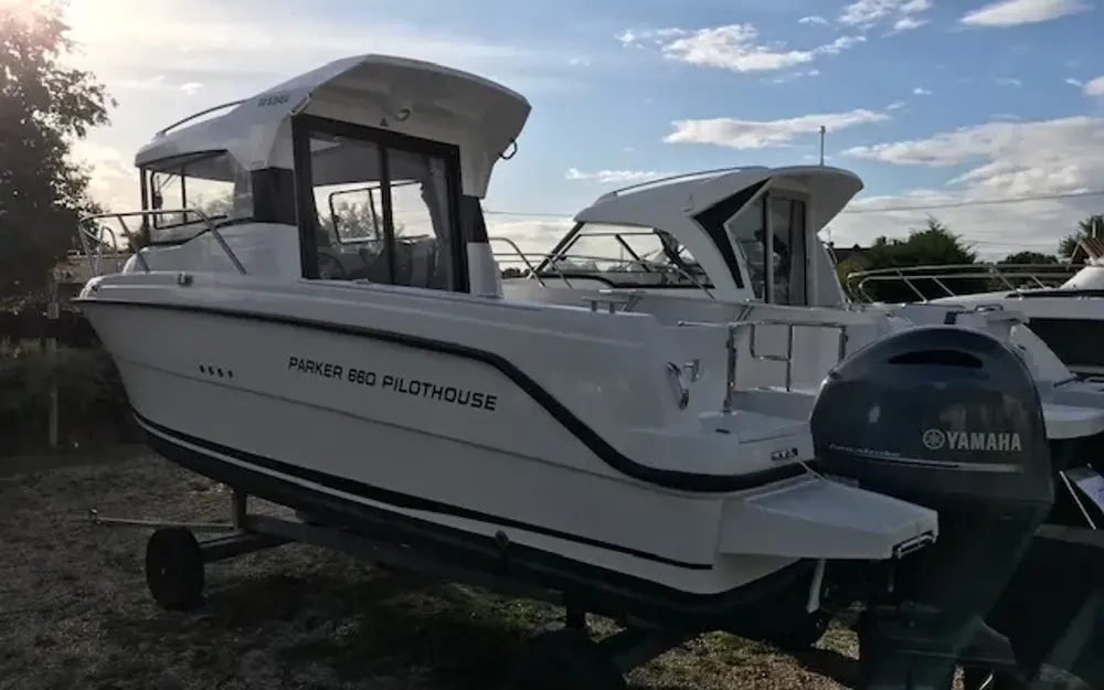 slider 2 Parker  660 Pilothouse